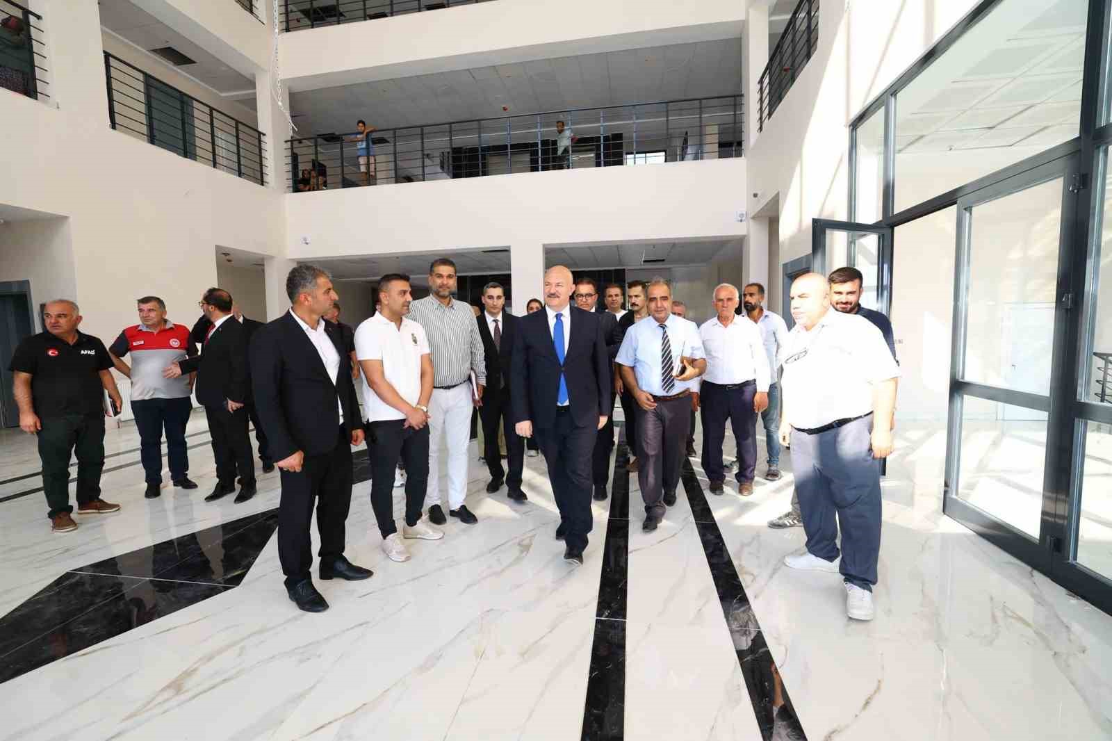 Vali Küçük, Samsat’ta yatırım ve hizmetleri yerinde inceledi