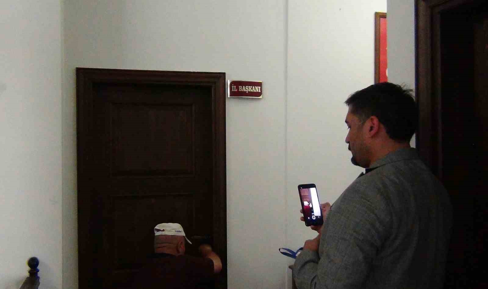 CHP Kars İl Başkanlığı’nda çilingirli devir