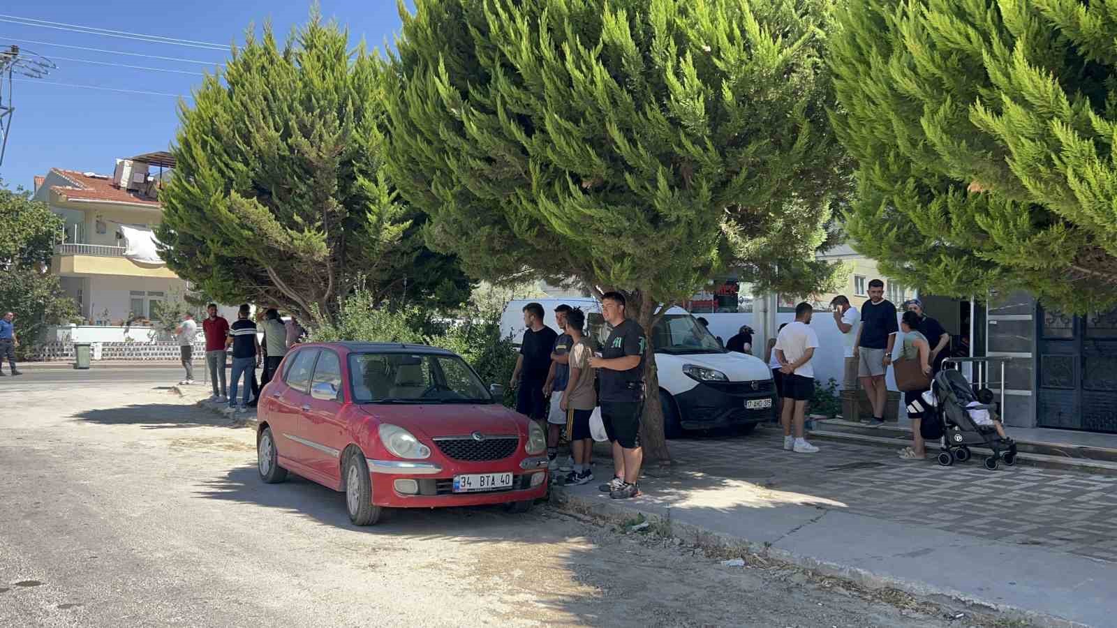 Çanakkale’de ev ve arabalar yanmaktan son anda kurtuldu