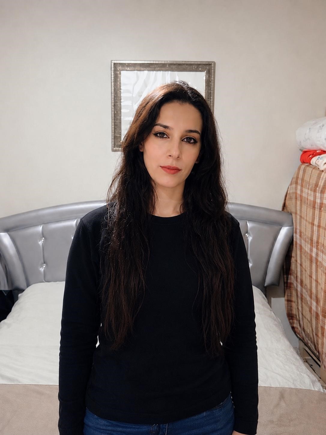 "Bana satır fotoğrafları gönderiyorlar" diyerek tehdit edildiğini söyledi: "Kardeşimi tandırda yaktılar, beni susturamayacaklar"