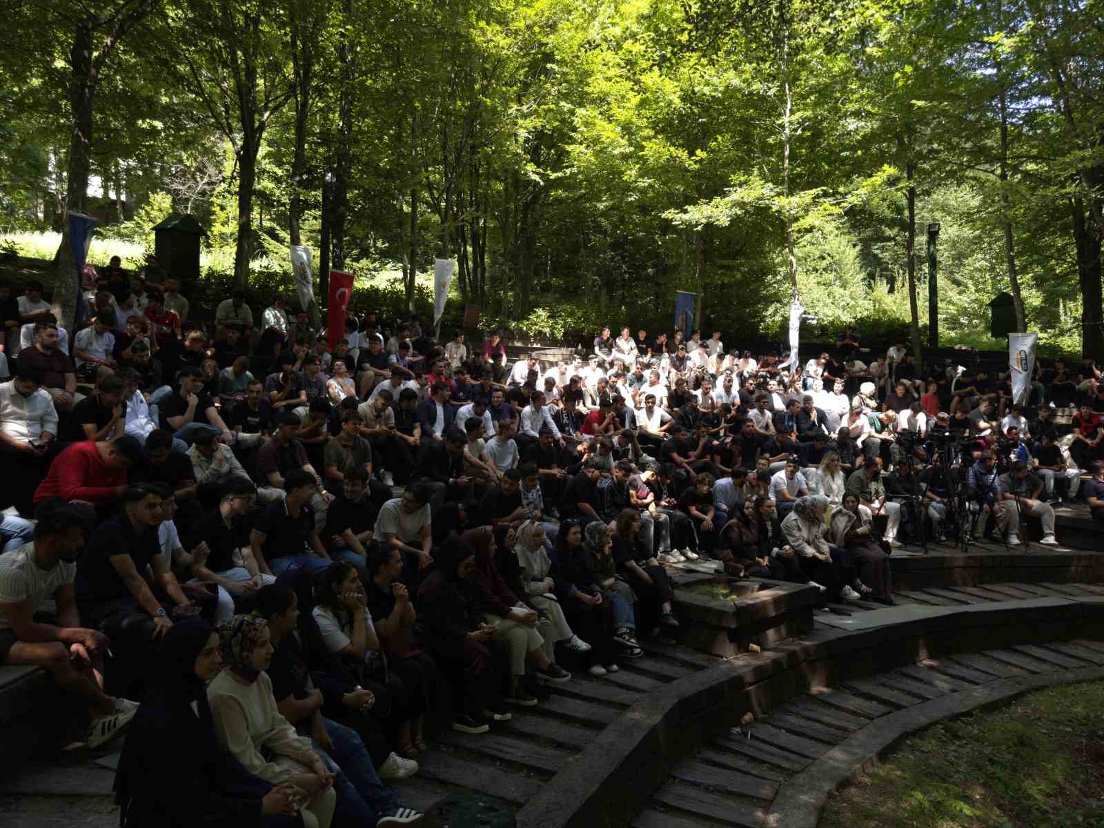 Bilal Erdoğan, İnsan Hakları Eğitim Kampı’nda gençlerle buluştu