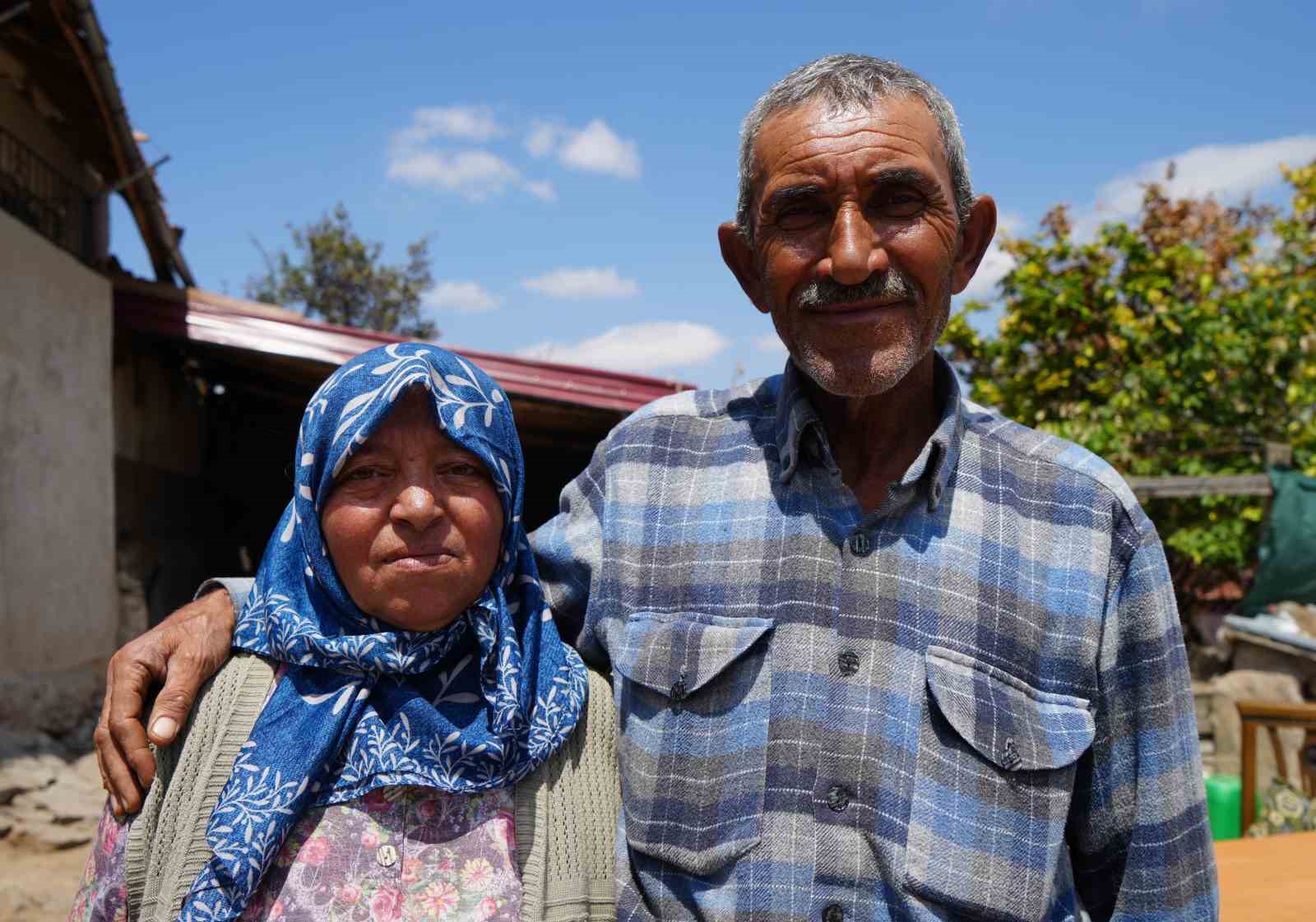 "Ağlama, canımıza bir şey olmadı" sözleri yüreklere dokunmuştu: Devlet yaşlı çifte sahip çıktı