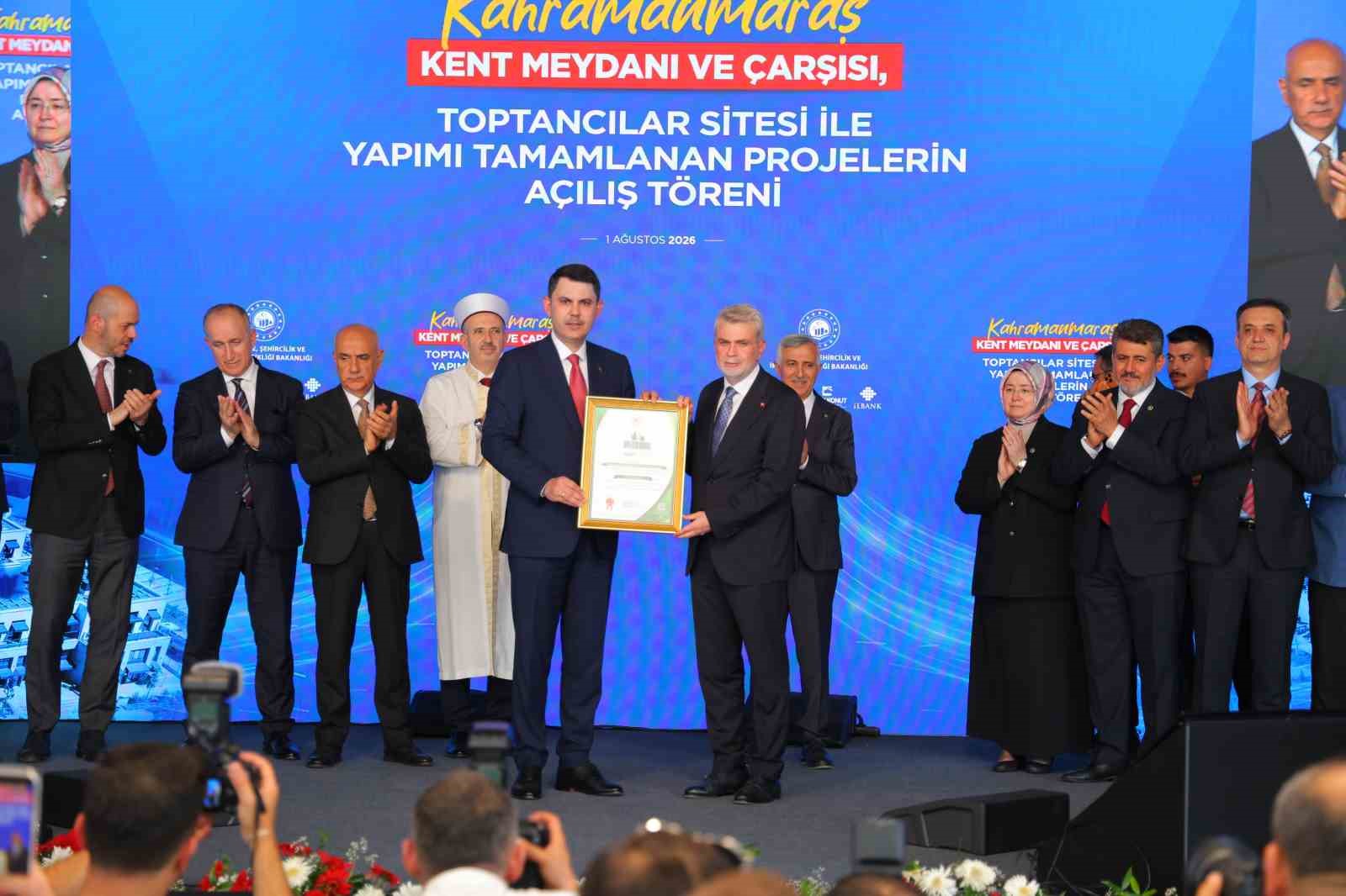 Bakan Kurum: "Her yetişemezsiniz iddiasına, yeni bir anahtar teslimiyle cevap verdik"