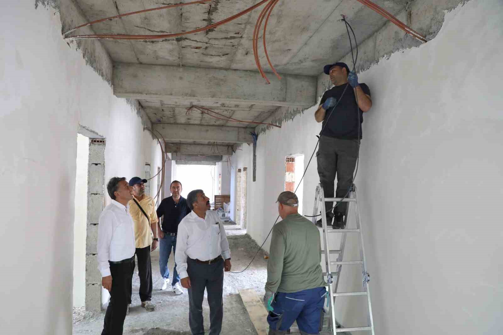 İl Milli Eğitim Müdürü Çakan, yeni eğitim öğretim yılı hazırlıklarını hafta sonunda da sürdürdü