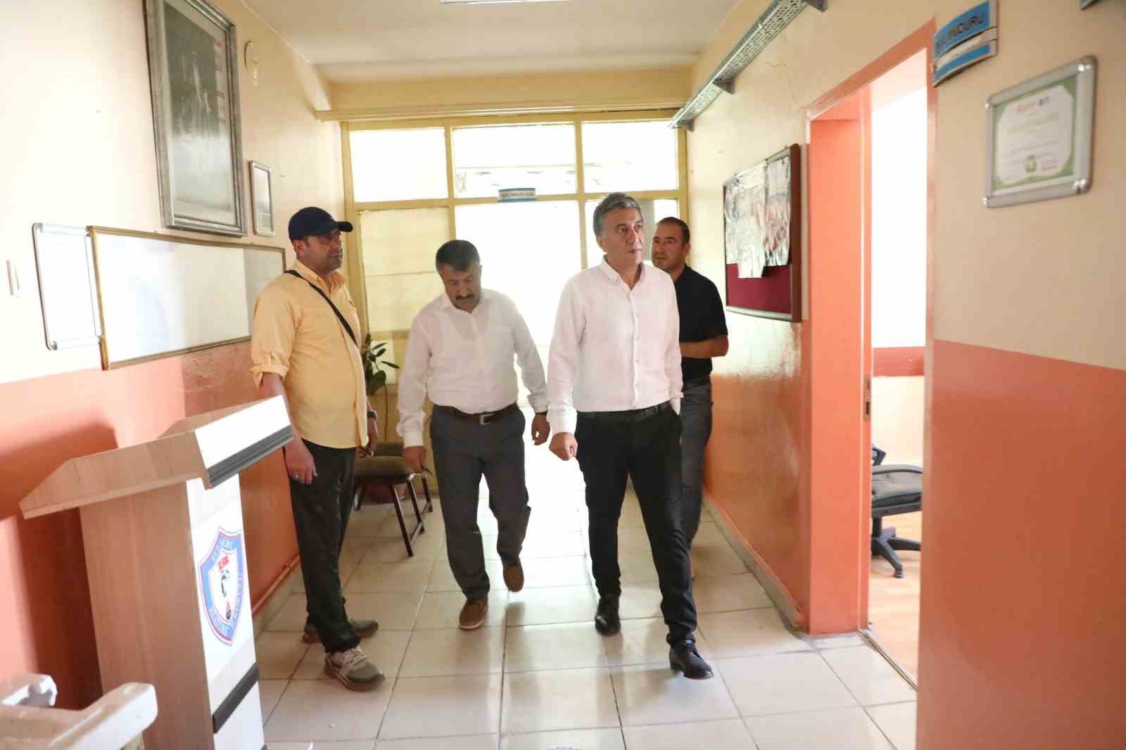 İl Milli Eğitim Müdürü Çakan, yeni eğitim öğretim yılı hazırlıklarını hafta sonunda da sürdürdü