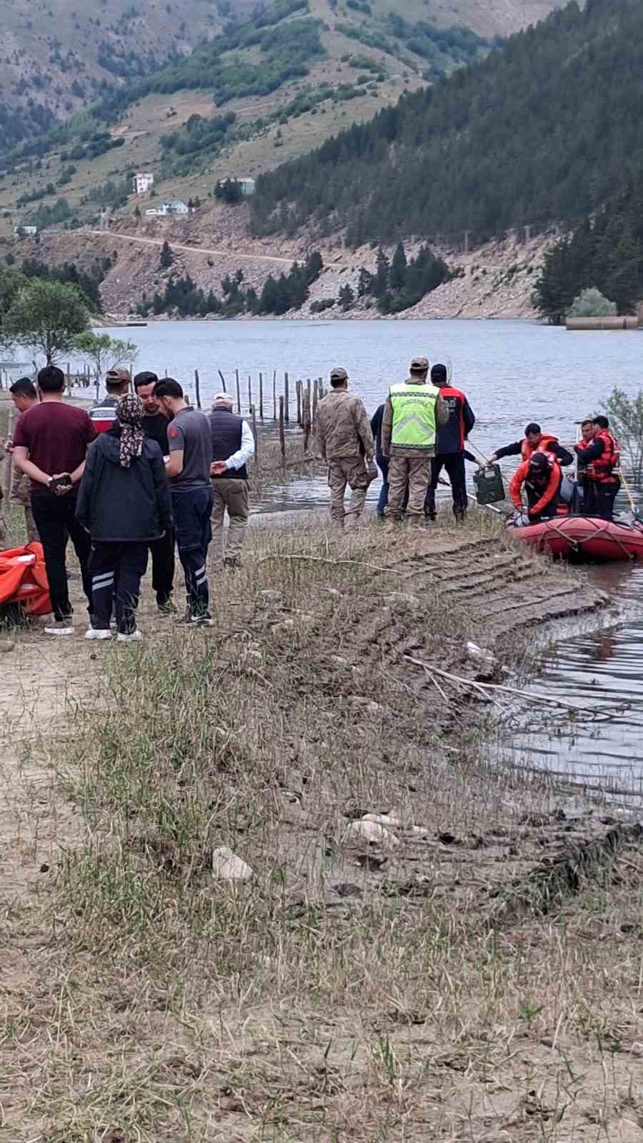 Gümüşhane’de baraj gölüne düşen araçta 1 kişi öldü, arama çalışmaları sürüyor