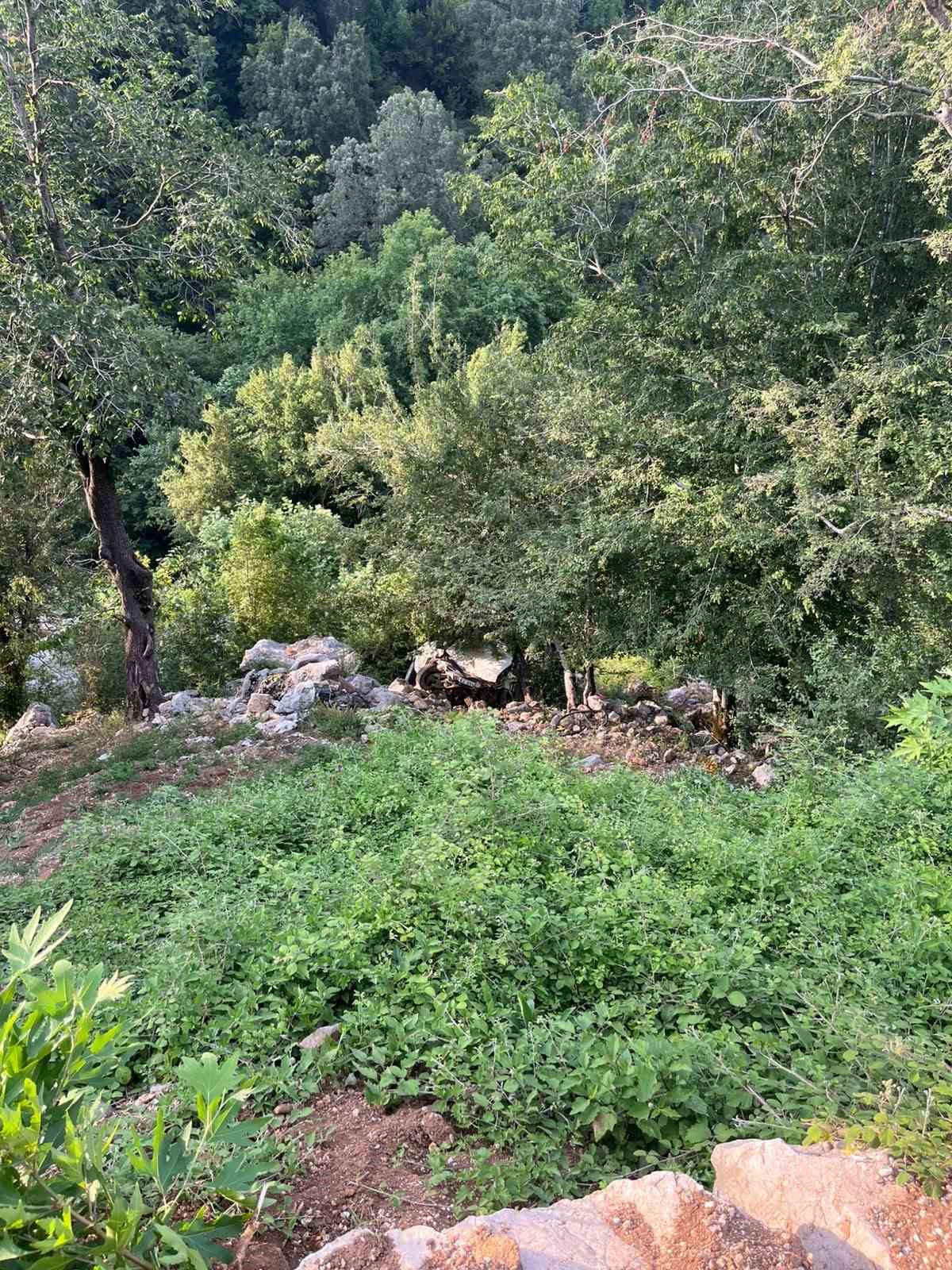 Osmaniye’de otomobil uçuruma savruldu: 1 yaralı