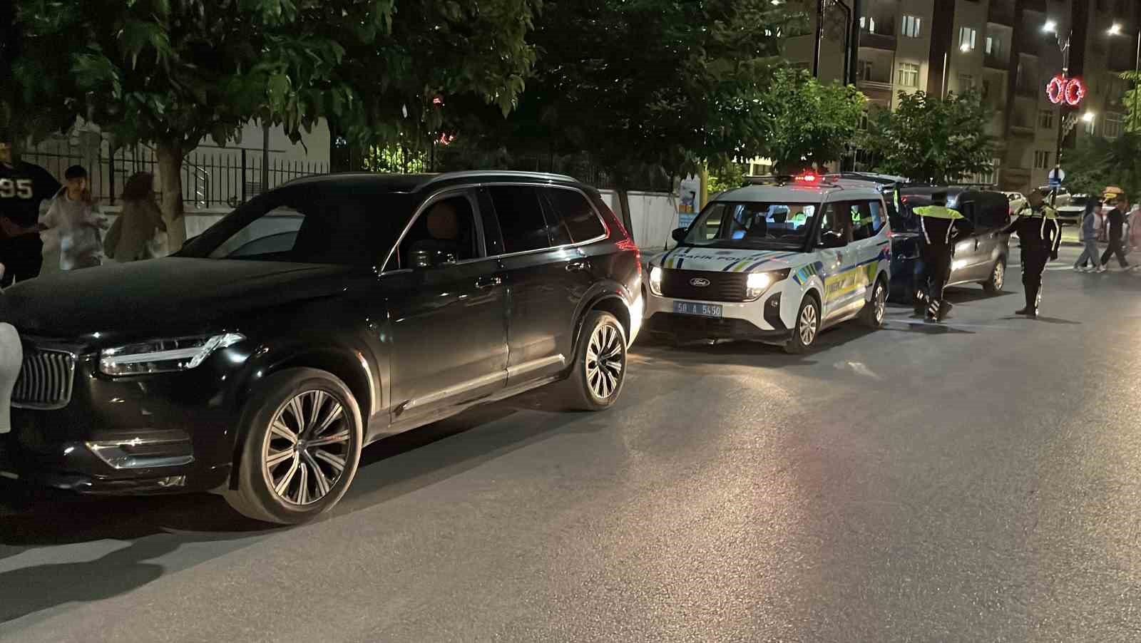 Sivas’ta iki araç çarpıştı: 3’ü çocuk 4 yaralı