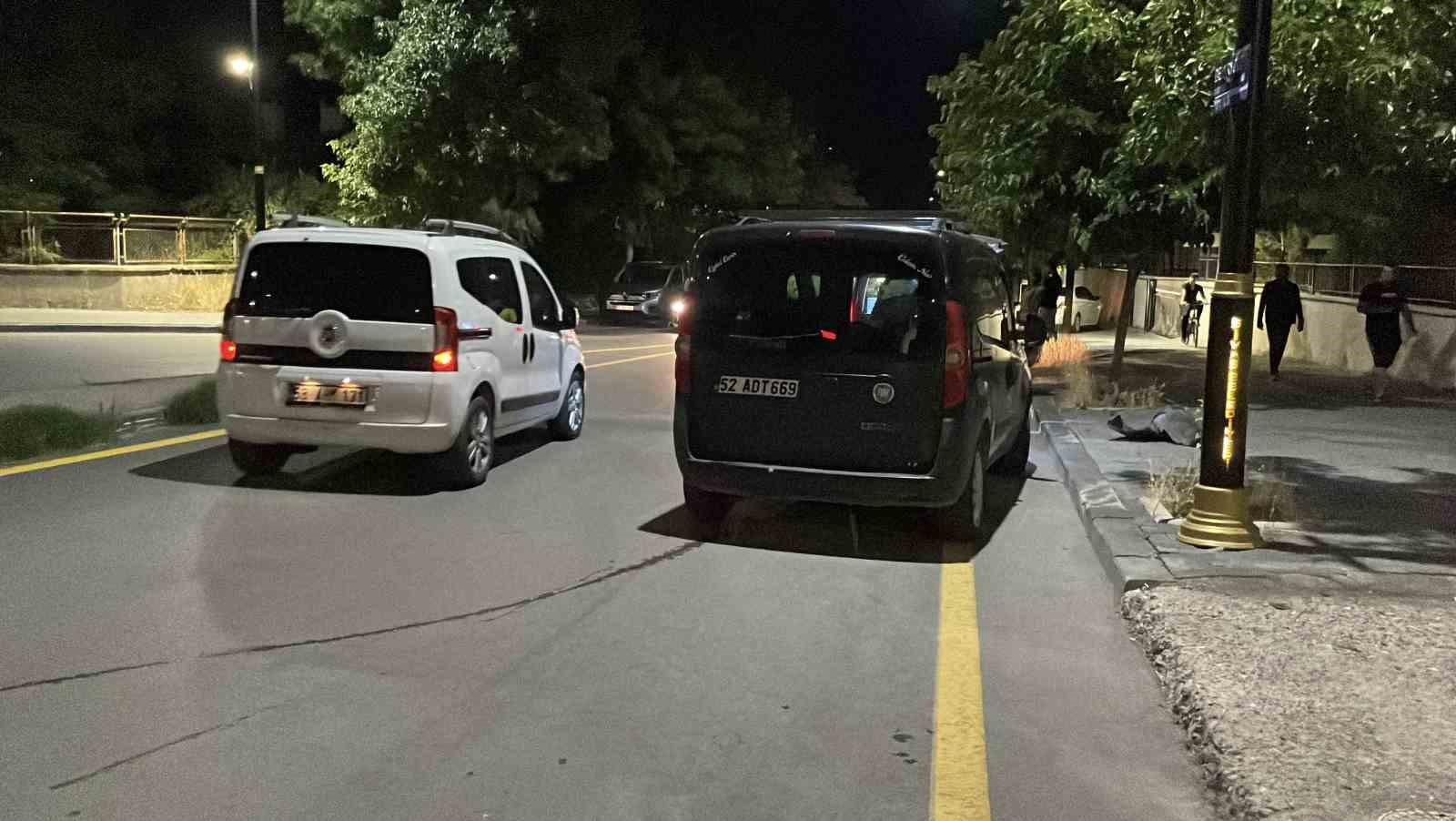 Sivas’ta iki araç çarpıştı: 3’ü çocuk 4 yaralı