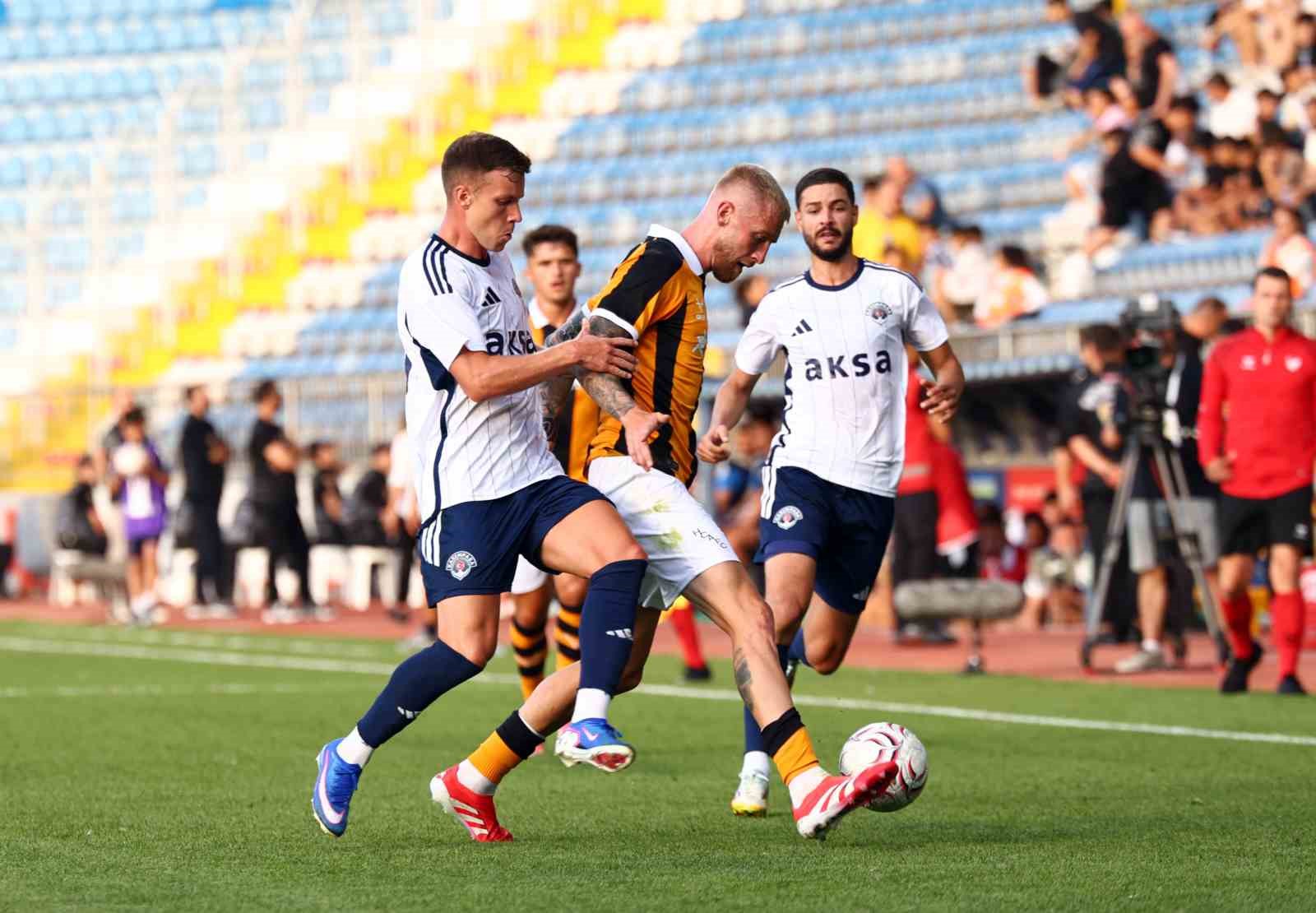 Kasımpaşa ile Hull City hazırlık maçında 1-1 berabere kaldı