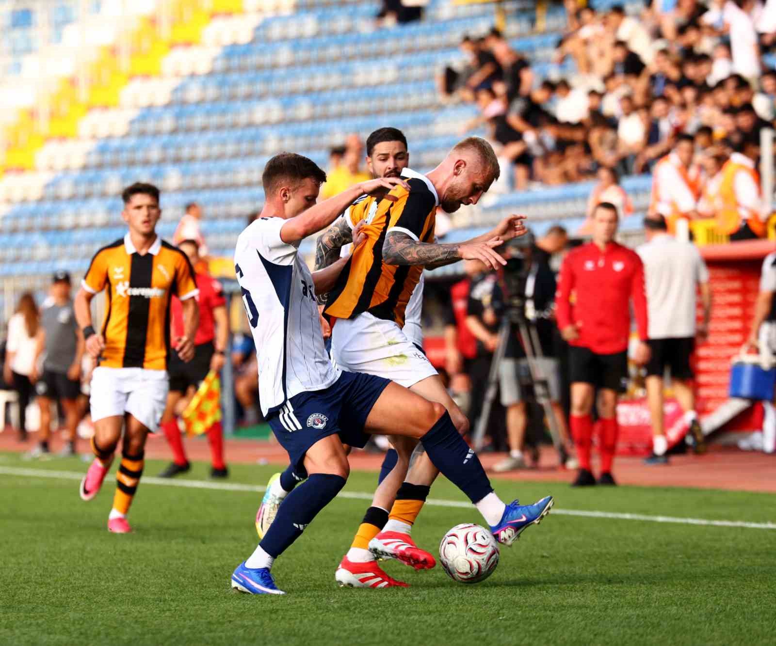 Kasımpaşa ile Hull City hazırlık maçında 1-1 berabere kaldı