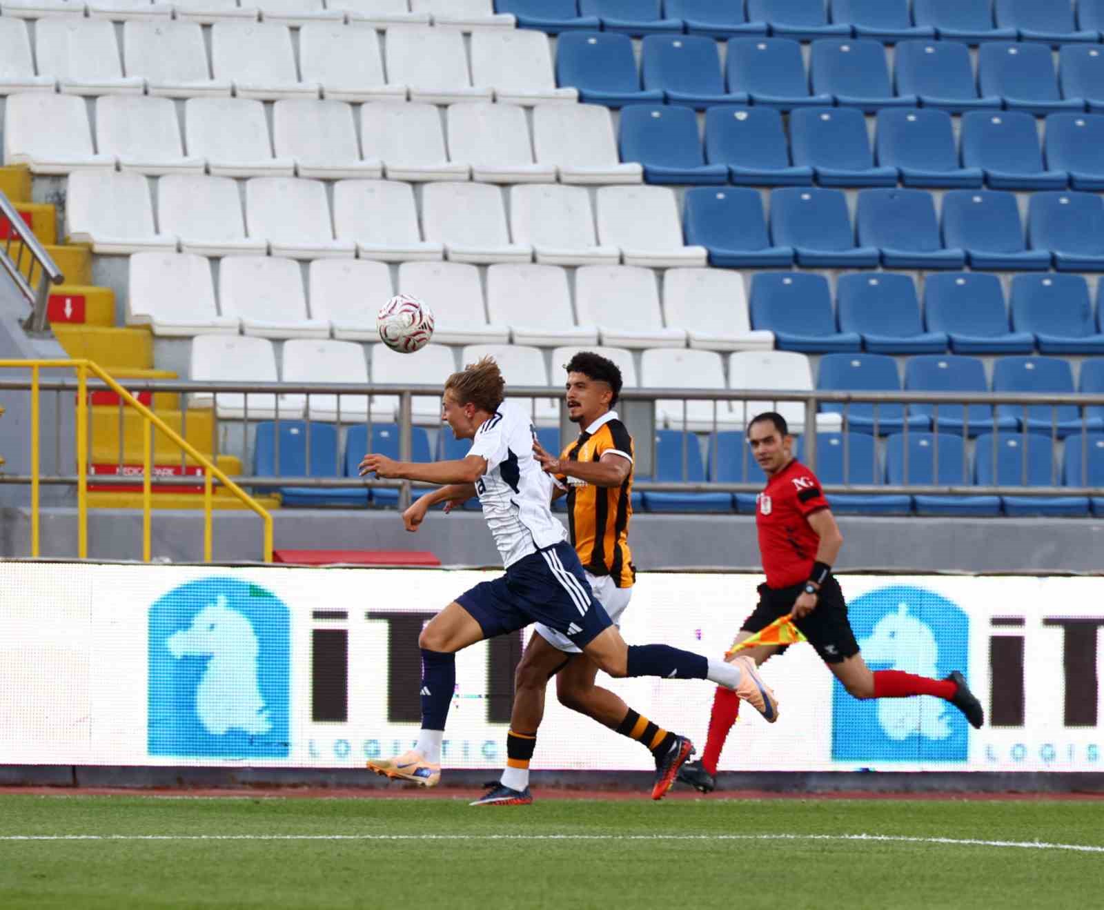 Kasımpaşa ile Hull City hazırlık maçında 1-1 berabere kaldı