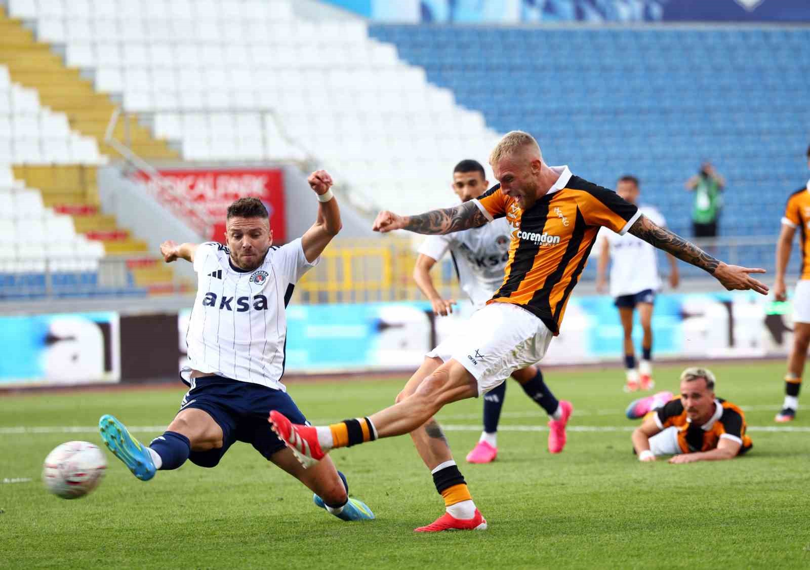 Kasımpaşa ile Hull City hazırlık maçında 1-1 berabere kaldı