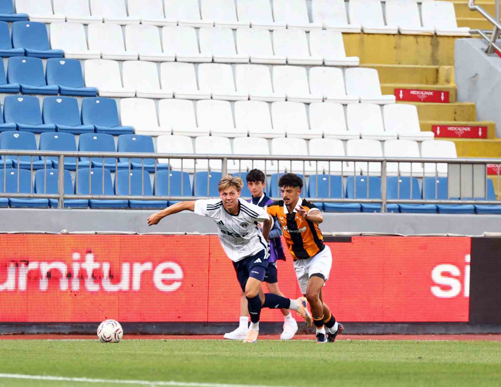 Kasımpaşa ile Hull City hazırlık maçında 1-1 berabere kaldı