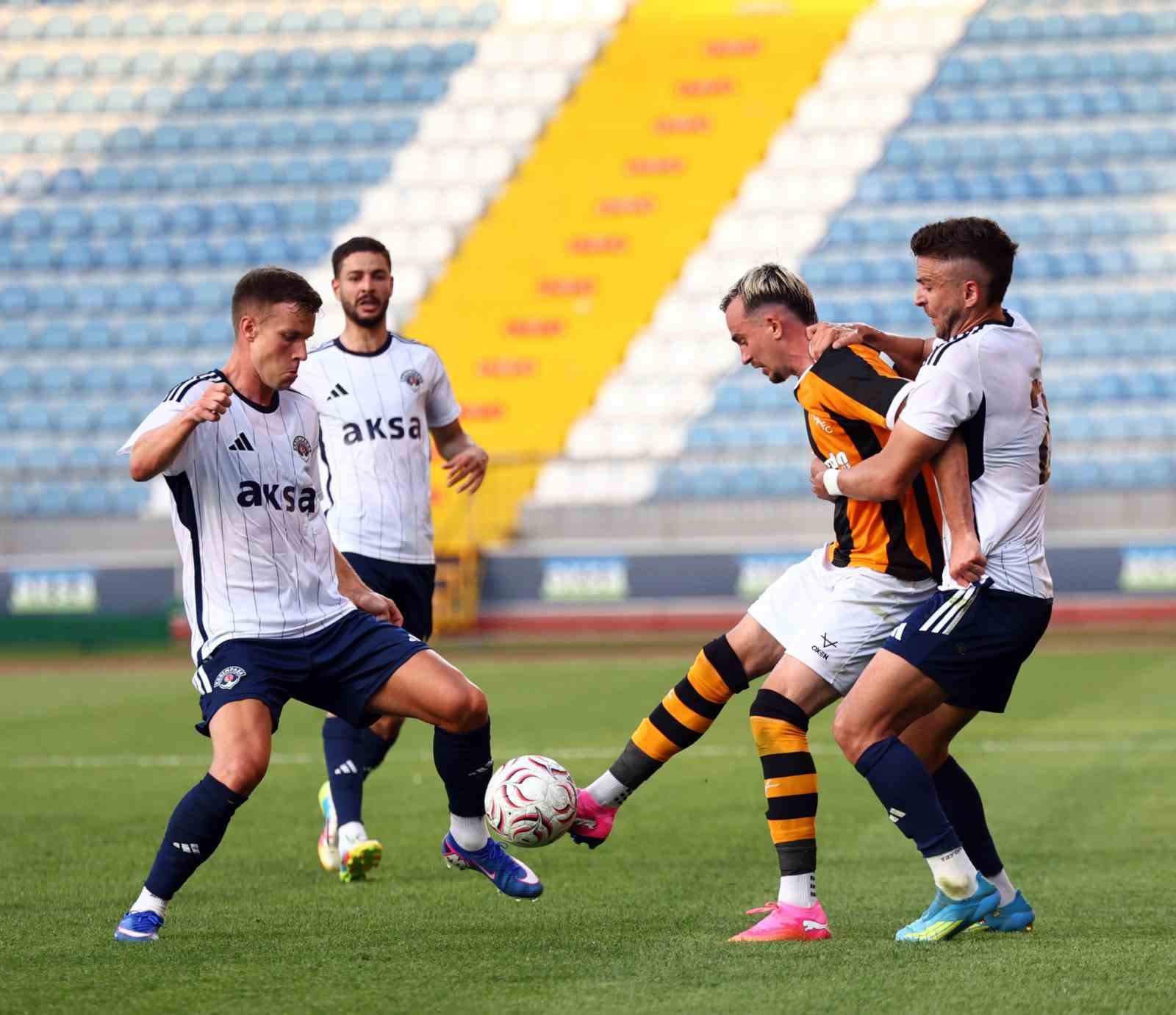 Kasımpaşa ile Hull City hazırlık maçında 1-1 berabere kaldı