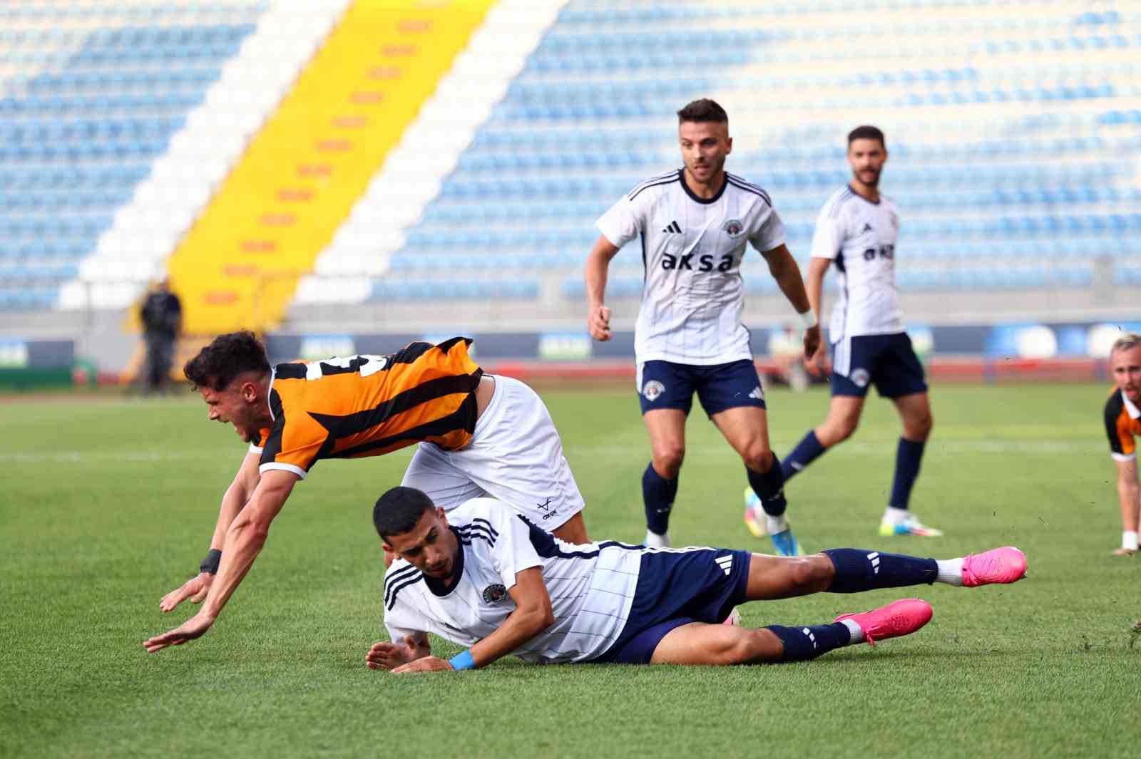 Kasımpaşa ile Hull City hazırlık maçında 1-1 berabere kaldı