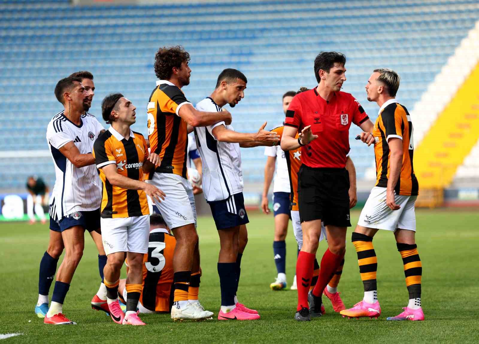 Kasımpaşa ile Hull City hazırlık maçında 1-1 berabere kaldı