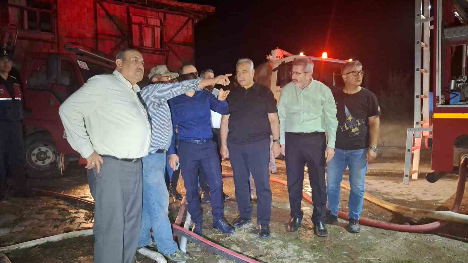 Çorum’da alevlere teslim olan iki ev küle döndü