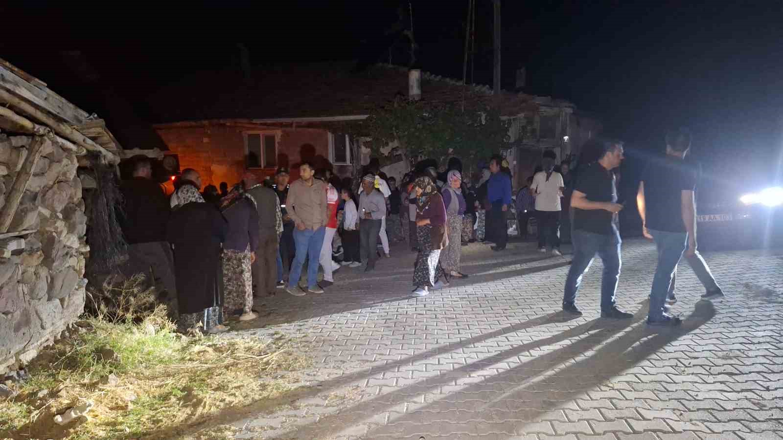 Çorum’da alevlere teslim olan iki ev küle döndü