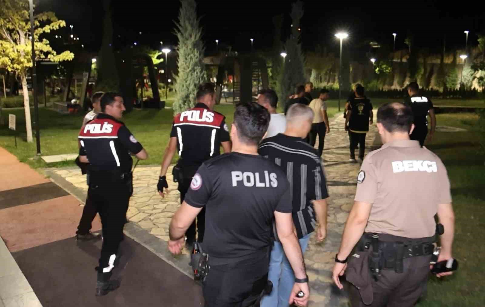 Aksaray’da park ve bahçelerde şok uygulama
