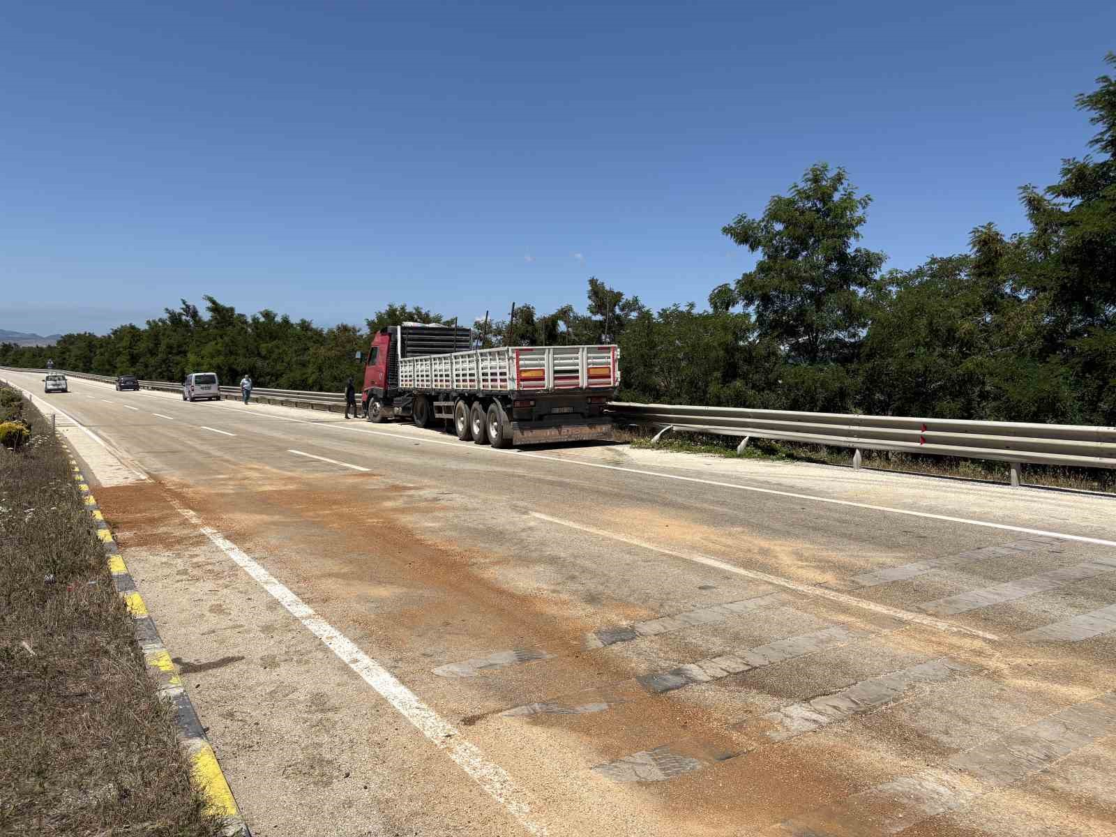 Kastamonu’da tır ile çarpışan traktörün sürücüsü hayatını kaybetti