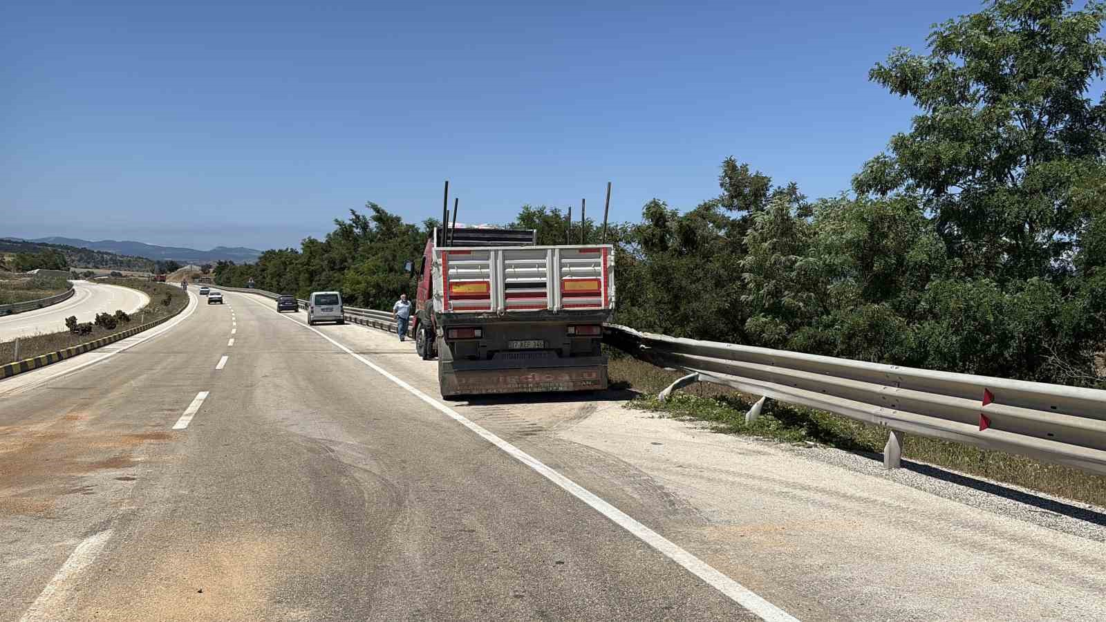 Kastamonu’da tır ile çarpışan traktörün sürücüsü hayatını kaybetti