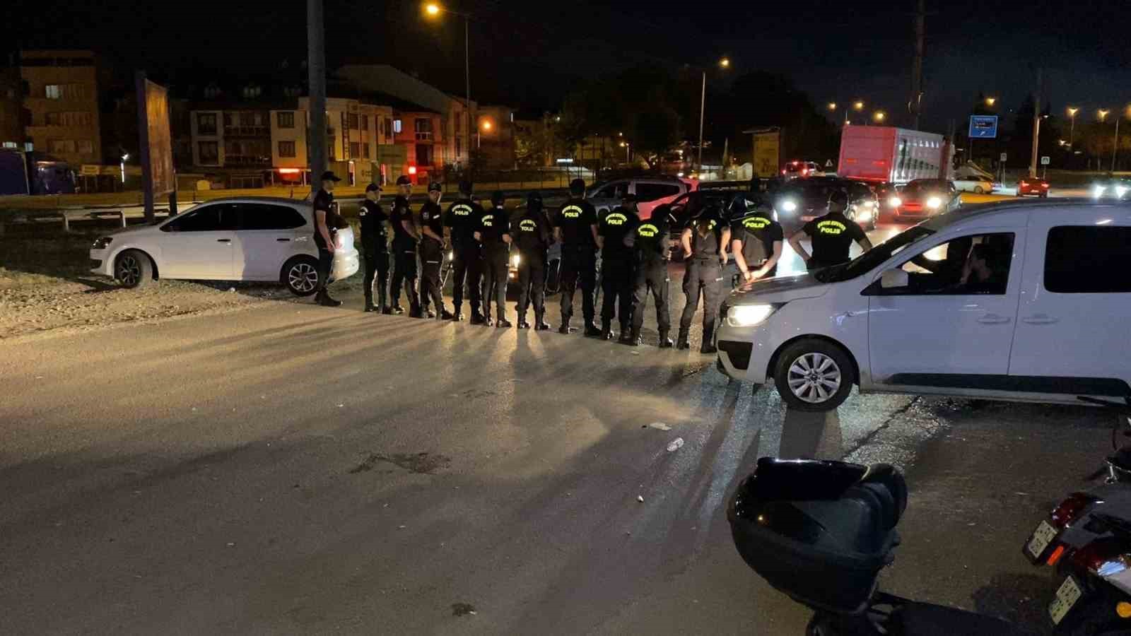 Düğünde çalınan şarkıyı beğenmeyen iki grup arası bıçaklı kavga: 3 yaralı