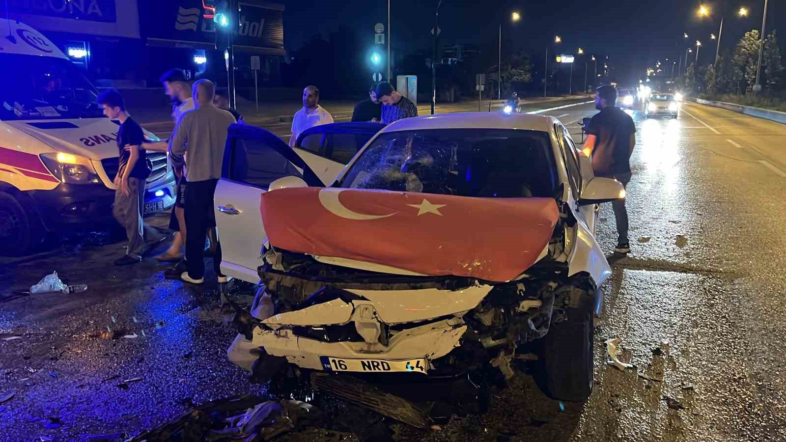 Bursa’da ters yöne giren otomobil kazaya karıştı: 7 yaralı