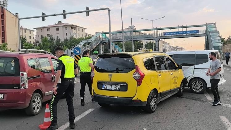 Erzurum’da zincirleme trafik kazası: 3 yaralı