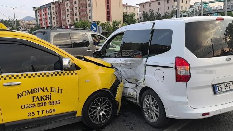 Erzurum’da zincirleme trafik kazası: 3 yaralı
