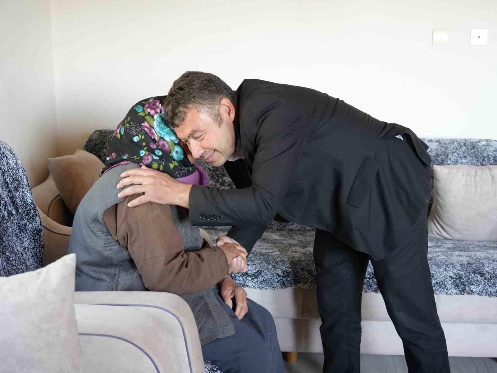 100 yaşına giren Atiye nineye, davullu zurnalı doğumgünü kutlaması