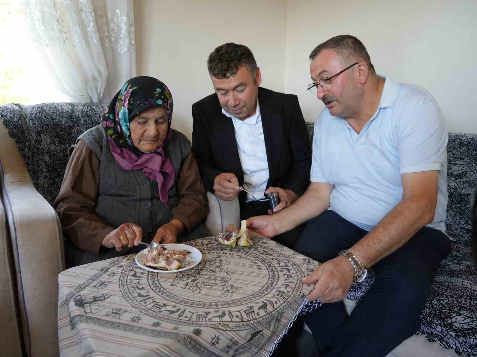 100 yaşına giren Atiye nineye, davullu zurnalı doğumgünü kutlaması