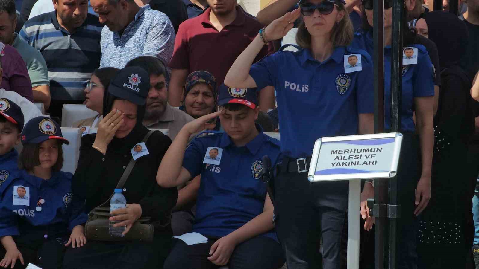 Merhum polis babasını asker selamı ile uğurladı