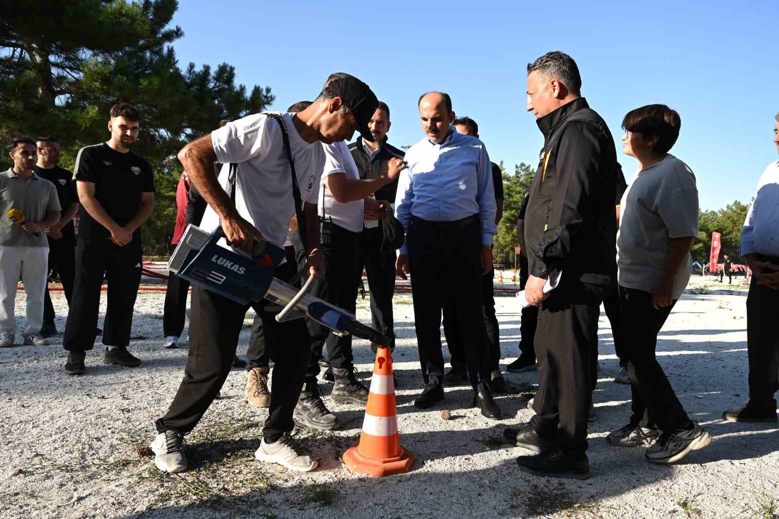 Başkan Altay: "Gönüllü itfaiyecilik projemize katılan tüm hemşehrilerimize teşekkür ediyorum"