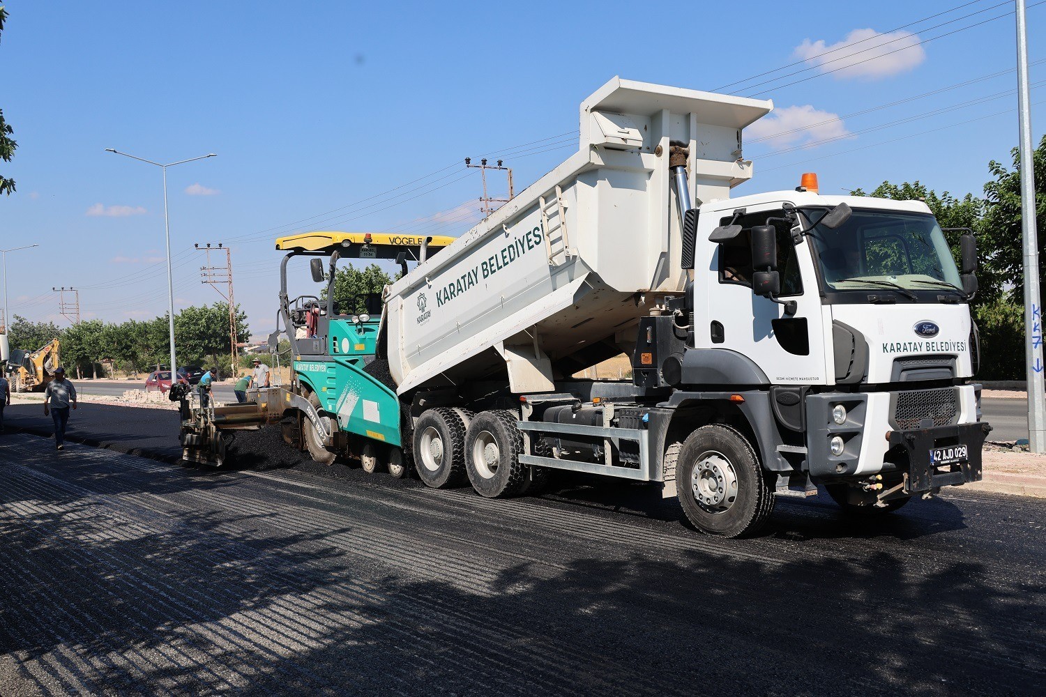 Karatay’da asfalt seferberliği devam ediyor