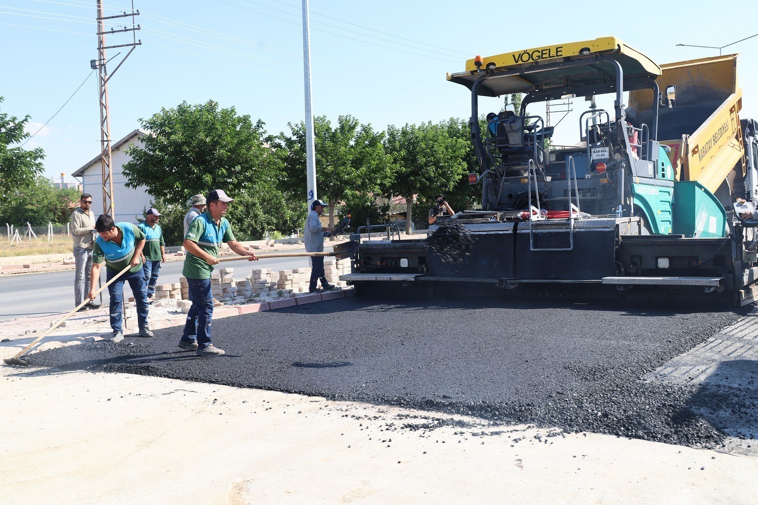 Karatay’da asfalt seferberliği devam ediyor