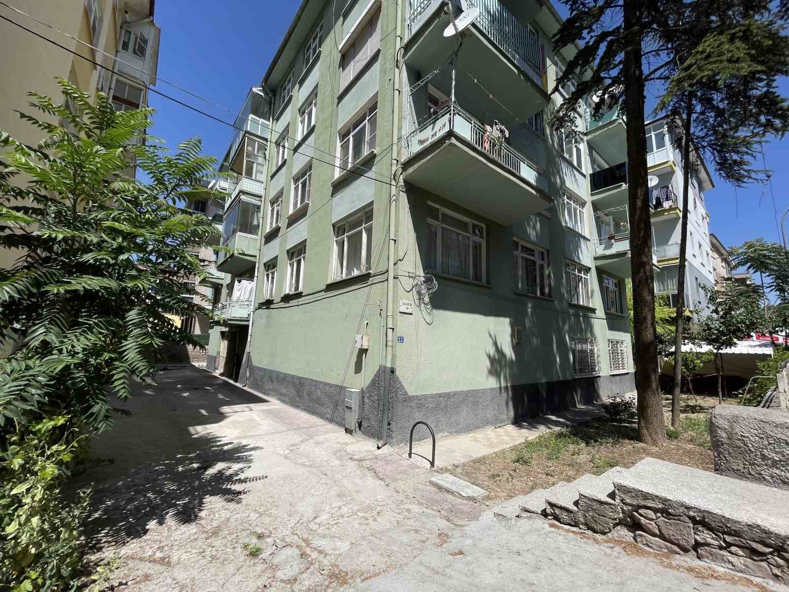Aidat tartışması kanlı bitti, yönetici bıçaklandı