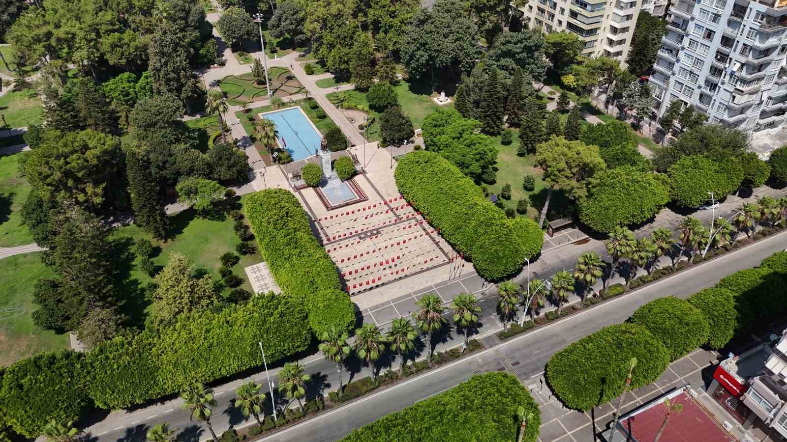 Sıcak hava Adana’nın simge noktalarını sessizliğe bürüdü