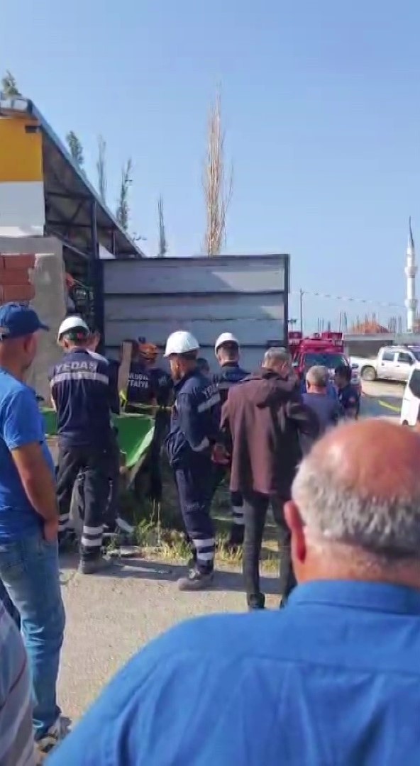 Foseptik çukurunda telef olan hayvanlarını kurtarmak isterken hayatını kaybetti