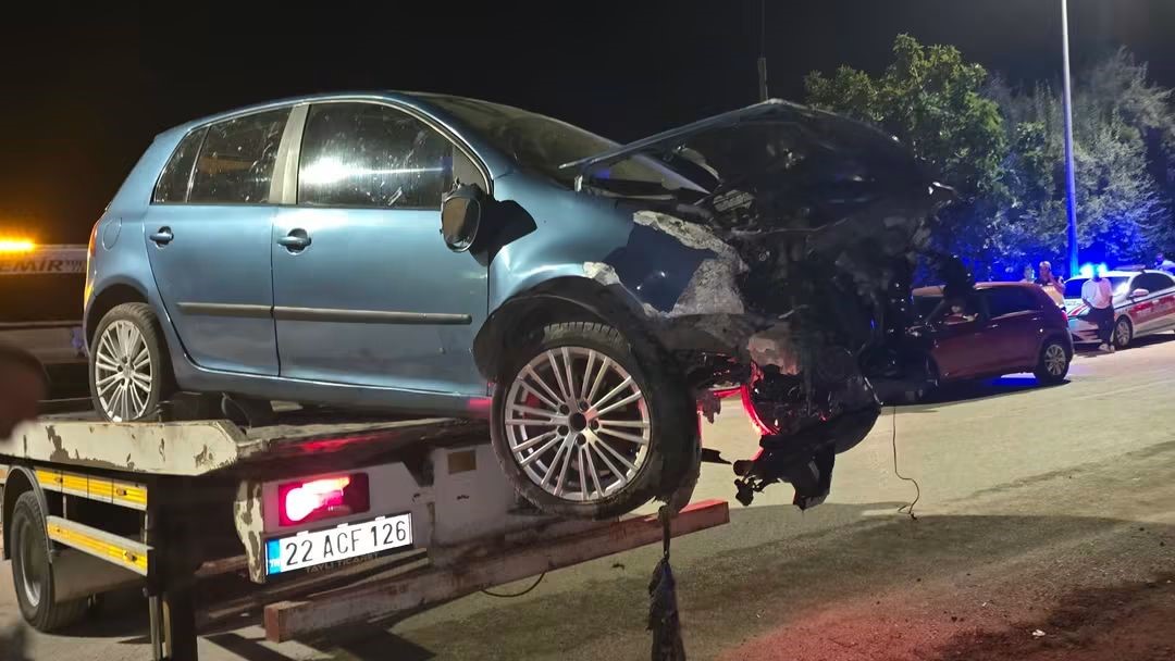 Kontrolden çıkan otomobil bahçeye girdi: Sürücü yaralandı