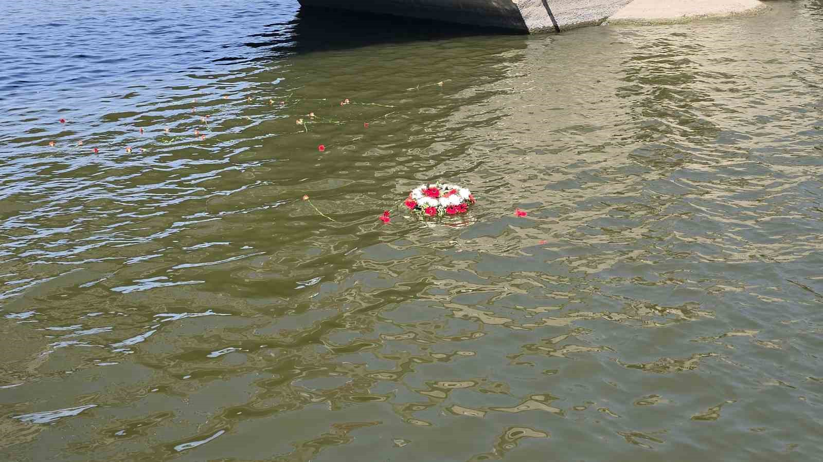 Meriç Nehri’ne bırakılan çiçeklerle Porajmos kurbanları anıldı