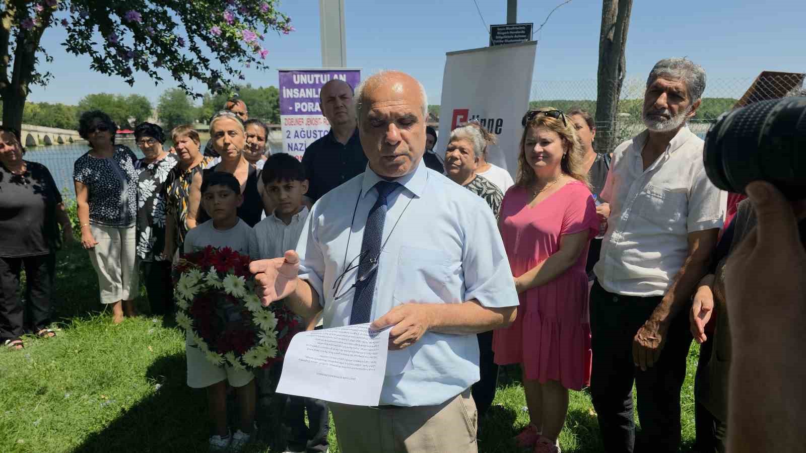 Meriç Nehri’ne bırakılan çiçeklerle Porajmos kurbanları anıldı
