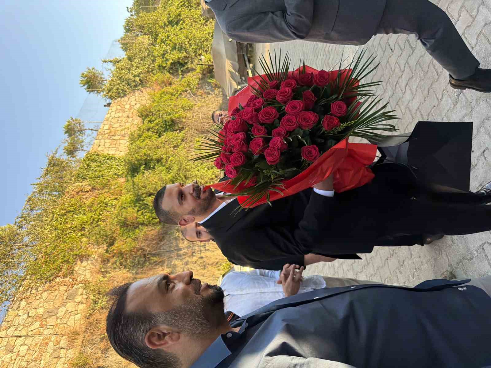 İbrahim Tatlıses’in evinde mutlu gün: Manevi kızına isteme töreninde beşi bir yerde taktı
