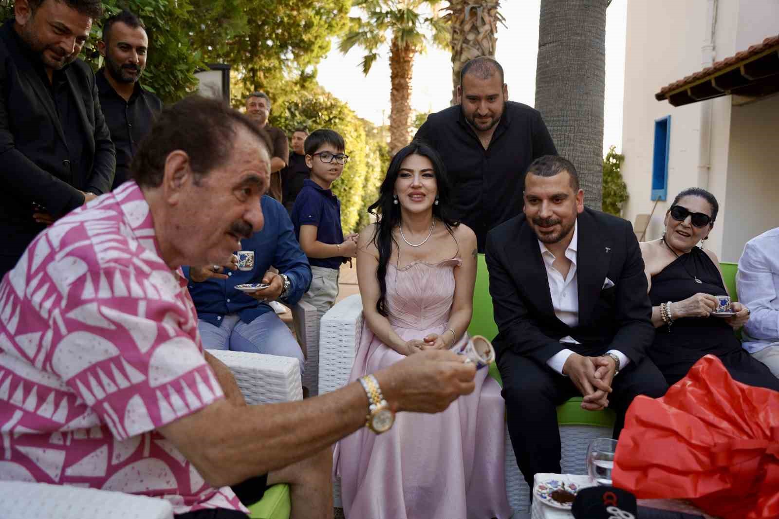 İbrahim Tatlıses’in evinde mutlu gün: Manevi kızına isteme töreninde beşi bir yerde taktı