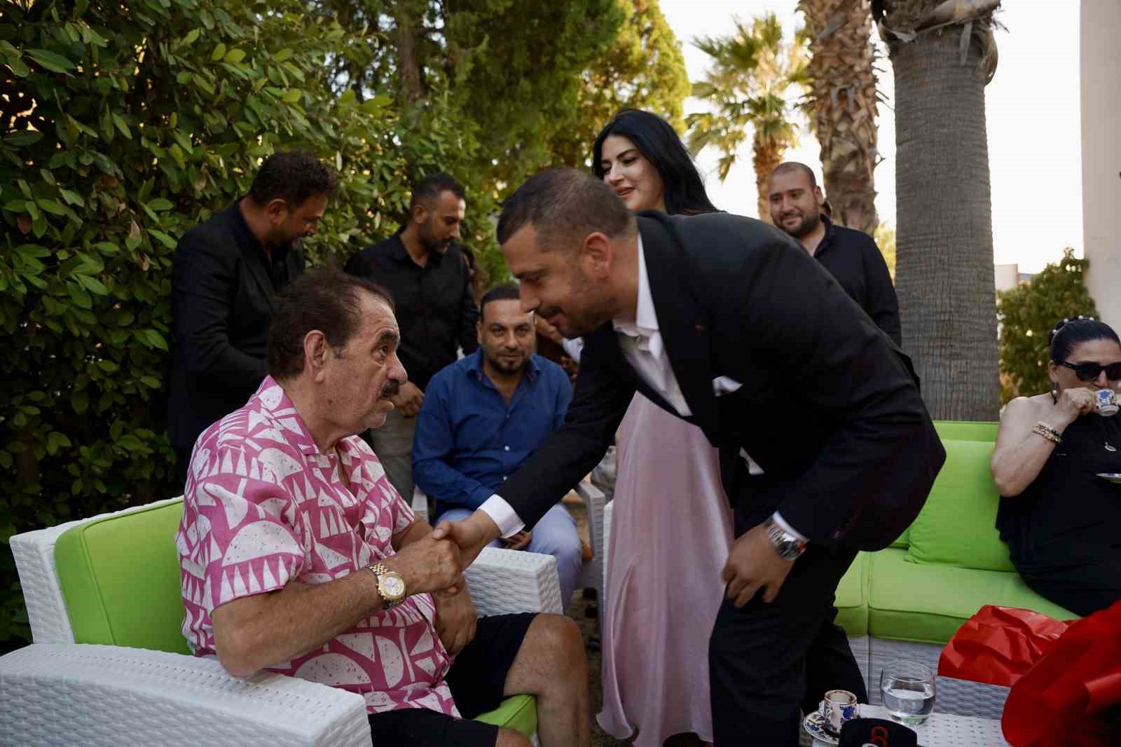 İbrahim Tatlıses’in evinde mutlu gün: Manevi kızına isteme töreninde beşi bir yerde taktı