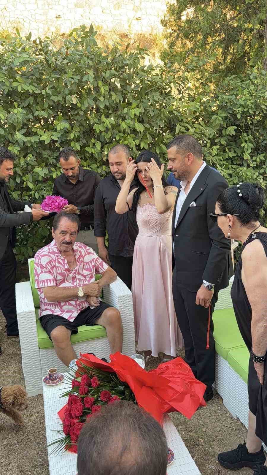 İbrahim Tatlıses’in evinde mutlu gün: Manevi kızına isteme töreninde beşi bir yerde taktı