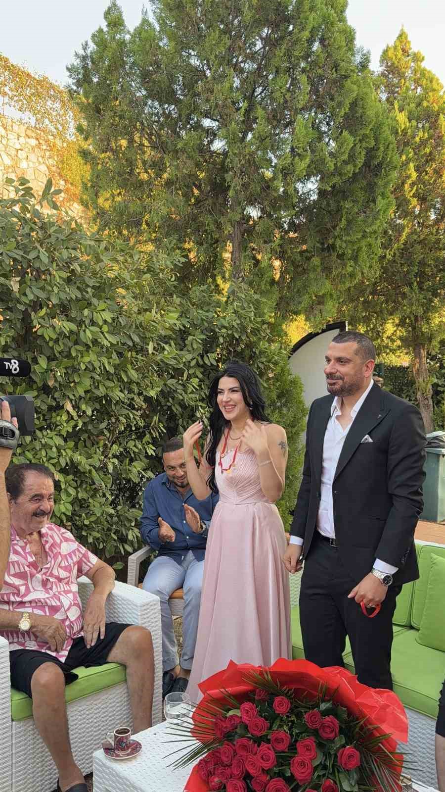 İbrahim Tatlıses’in evinde mutlu gün: Manevi kızına isteme töreninde beşi bir yerde taktı
