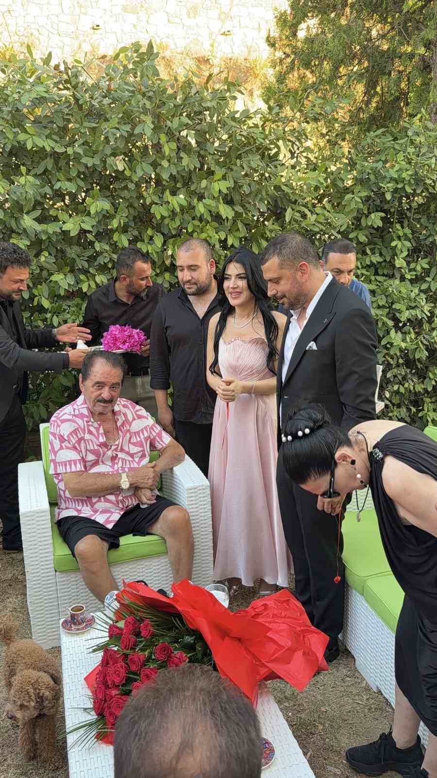 İbrahim Tatlıses’in evinde mutlu gün: Manevi kızına isteme töreninde beşi bir yerde taktı