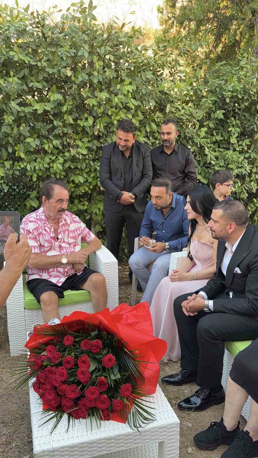 İbrahim Tatlıses’in evinde mutlu gün: Manevi kızına isteme töreninde beşi bir yerde taktı