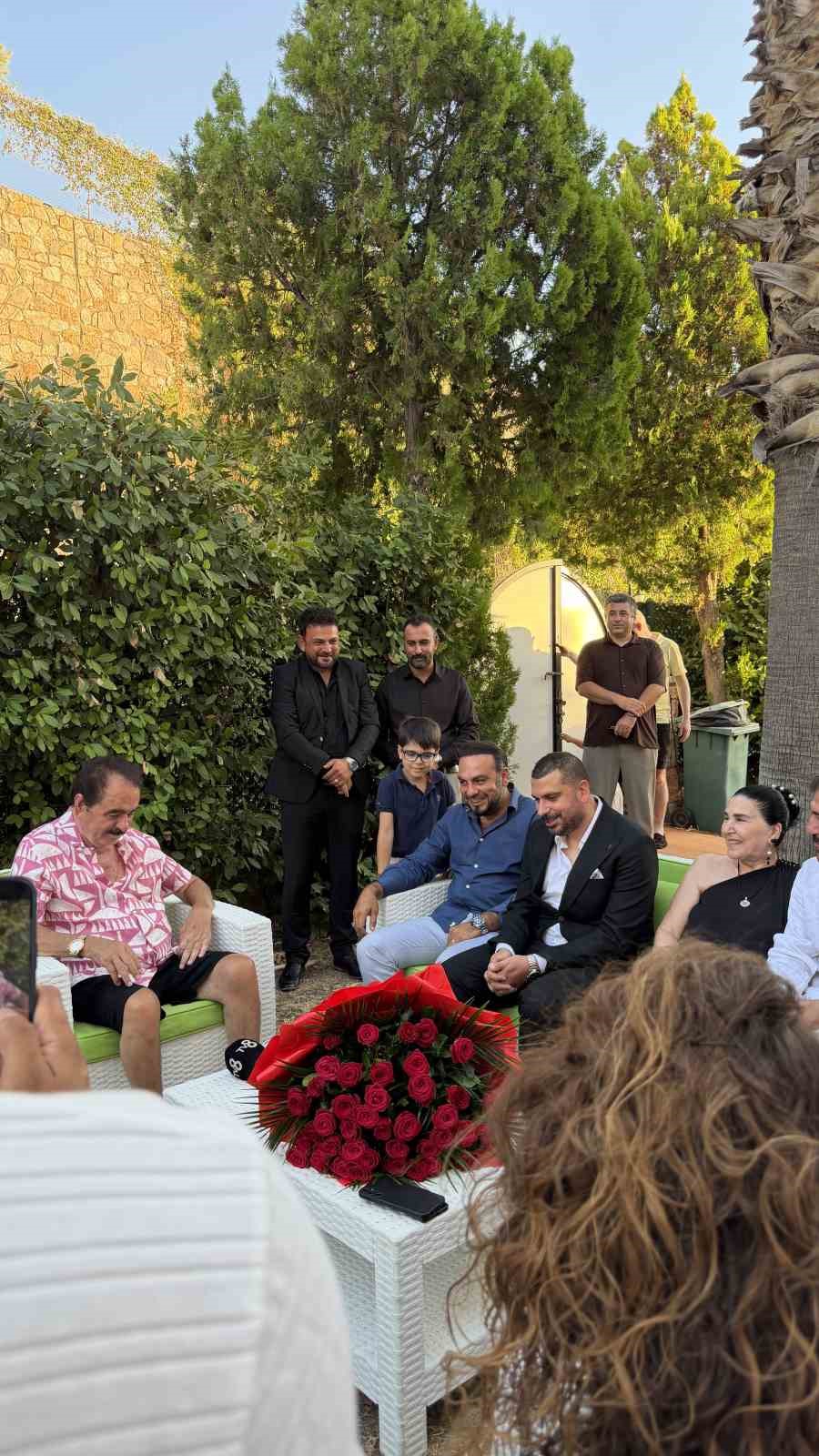 İbrahim Tatlıses’in evinde mutlu gün: Manevi kızına isteme töreninde beşi bir yerde taktı